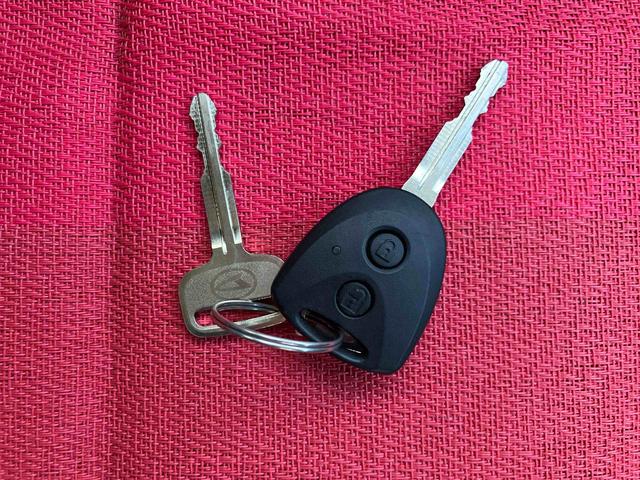 ハイゼットカーゴDX走行距離無制限12ヶ月保証付き アイドリングストップ機能 運転席助手席エアバック セキュリティアラーム 禁煙 オートLED 1オーナー車 両側スライドドア 横滑り防止装置 オートライト 車線逸脱(大分県)の中古車