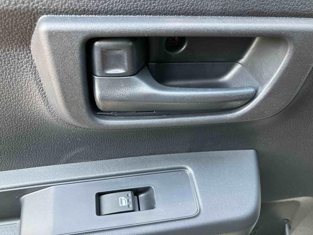 ハイゼットカーゴDX走行距離無制限12ヶ月保証付き アイドリングストップ機能 運転席助手席エアバック セキュリティアラーム 禁煙 オートLED 1オーナー車 両側スライドドア 横滑り防止装置 オートライト 車線逸脱(大分県)の中古車