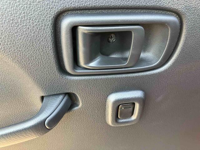 ハイゼットトラックジャンボエクストラ走行距離無制限１２ヶ月保証付き　エコアイドル　キーレスキー　盗難防止　オートＬＥＤ　スマートキープッシュスタート　センターデフロック　運転席エアバッグ　横滑り防止システム　切替式４ＷＤ　Ｗエアバック（大分県）の中古車