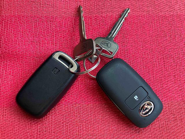 ハイゼットトラックジャンボエクストラ ワンオーナー走行距離無制限12ヶ月保証付き エコアイドル キーレスキー 盗難防止 オートLED スマートキープッシュスタート センターデフロック 運転席エアバッグ 横滑り防止システム 切替式4WD Wエアバック(大分県)の中古車