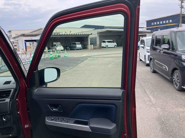 トールカスタムＧ走行距離無制限１２ヶ月保証付き　点検記録簿　左右パワースライドドア　被害軽減ブレーキ　フリーキー　アイドリングＳ　ＵＳＢ接続　ＬＥＤヘッド　オートハイビーム　ナビ　ＥＴＣ　オートライト　ＤＶＤ再生（大分県）の中古車