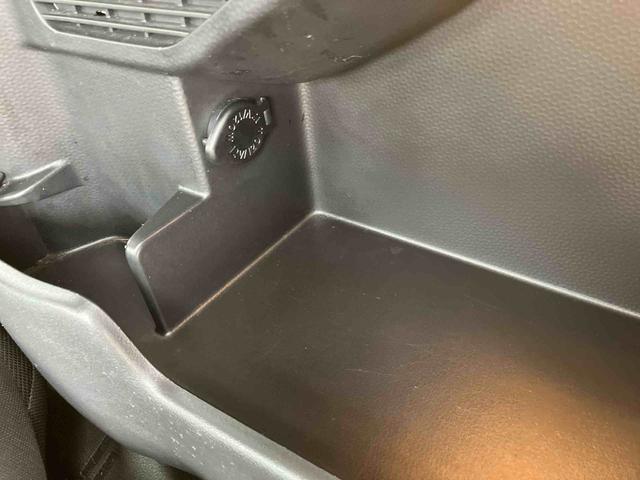 トールカスタムＧ走行距離無制限１２ヶ月保証付き　点検記録簿　左右パワースライドドア　被害軽減ブレーキ　フリーキー　アイドリングＳ　ＵＳＢ接続　ＬＥＤヘッド　オートハイビーム　ナビ　ＥＴＣ　オートライト　ＤＶＤ再生（大分県）の中古車