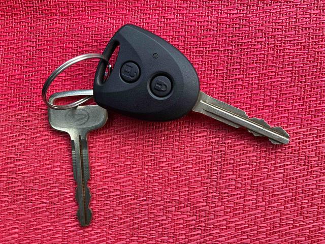 ハイゼットカーゴＤＸ　ワンオーナー走行距離無制限１２ヶ月保証付き　サポカー　禁煙　セキュリティアラーム　オートライト　１オーナー　記録簿　オートマチックハイビーム　ＡＢＳ　運転席エアバッグ　Ｉストップ　ＬＫＡ（大分県）の中古車