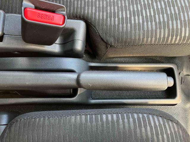 ハイゼットカーゴＤＸ　ワンオーナー走行距離無制限１２ヶ月保証付き　４ＷＤ車　レーンキープアシスト　アイドルストップ　ＶＤＣ　ダブルエアバッグ　ワンオーナー車　オートマチックハイビーム　禁煙車　記録簿　ＡＢＳ　エアバッグ　オートライト（大分県）の中古車