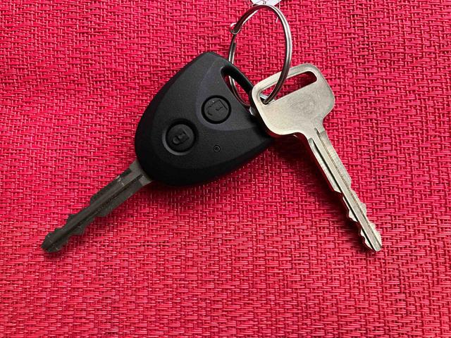 ハイゼットカーゴDX ワンオーナー走行距離無制限12ヶ月保証付き サポカー セキュリティアラーム 両側スライド 助手席エアバック オートライト 横滑り防止 1オーナー 記録簿 オートマチックハイビーム ABS 運転席エアバッグ LKA(大分県)の中古車