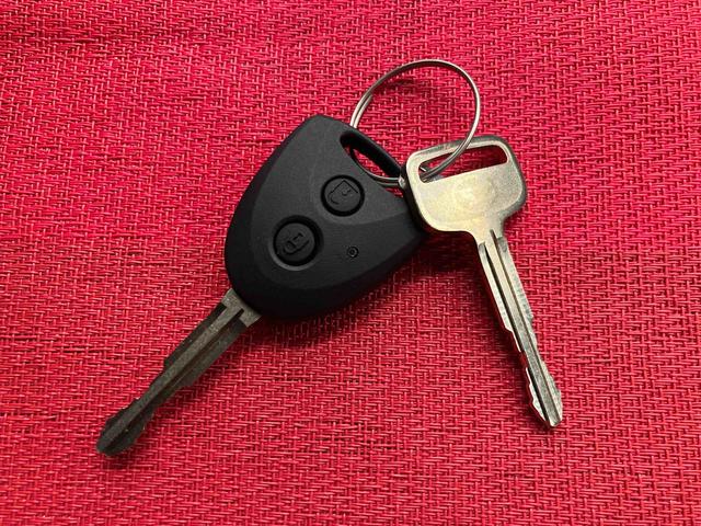 ハイゼットカーゴDXワンオーナー走行距離無制限12ヶ月保証付き サポカー 禁煙 セキュリティアラーム 両側スライド 助手席エアバック オートライト 横滑り防止 1オーナー 記録簿 オートマチックハイビーム ABS 運転席エアバッグ(大分県)の中古車