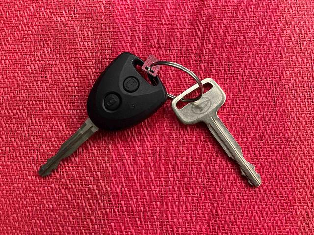 ハイゼットカーゴＤＸワンオーナー走行距離無制限１２ヶ月保証付き　衝突回避システム　ＬＫＡ　禁煙　セキュリティアラーム　アイドリングストップ機能　両側スライドドア　記録簿　ワンオーナー　助手席エアバッグ　ハイビームアシスト　ＥＳＣ（大分県）の中古車