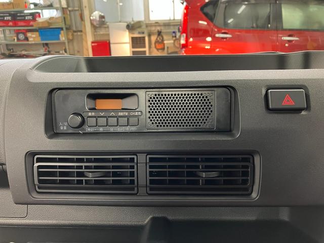 ハイゼットトラックスタンダード届出済未使用車　元展示車　２ＷＤ　ＣＶＴ車　禁煙　１オーナー　レーンキープアシスト　アイドリングストップ　運転席エアバッグ　助手席エアバッグ　パワステ　エアコン　オートライト　オートマチックハイビーム（長崎県）の中古車