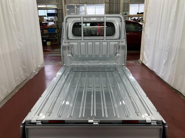 ハイゼットトラックスタンダード届出済未使用車　元展示車　２ＷＤ　ＣＶＴ車　禁煙　１オーナー　レーンキープアシスト　アイドリングストップ　運転席エアバッグ　助手席エアバッグ　パワステ　エアコン　オートライト　オートマチックハイビーム（長崎県）の中古車