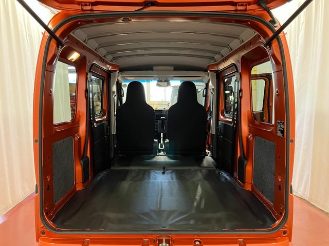 ハイゼットカーゴＤＸ届出済未使用車　元展示車　禁煙　衝突安全ボディ　キーレスキー　両側スライドドア　アイドリングストップ　オートマチックハイビーム　ＥＳＣ　オートライト　記録簿　レーンアシスト　１オーナー　ＡＢＳ（長崎県）の中古車