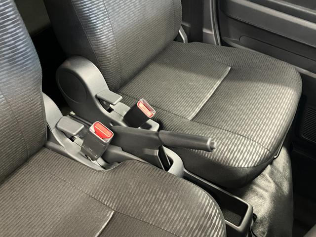 ハイゼットカーゴＤＸ届出済未使用車　元展示車　禁煙　衝突安全ボディ　キーレスキー　両側スライドドア　アイドリングストップ　オートマチックハイビーム　ＥＳＣ　オートライト　記録簿　レーンアシスト　１オーナー　ＡＢＳ（長崎県）の中古車