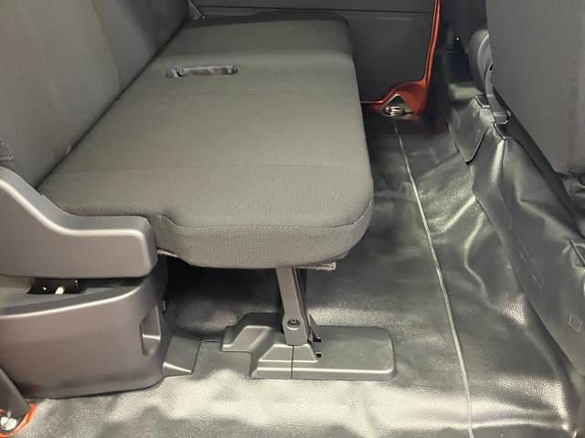 ハイゼットカーゴＤＸ届出済未使用車　元展示車　禁煙　衝突安全ボディ　キーレスキー　両側スライドドア　アイドリングストップ　オートマチックハイビーム　ＥＳＣ　オートライト　記録簿　レーンアシスト　１オーナー　ＡＢＳ（長崎県）の中古車