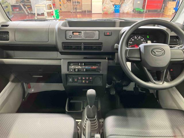 ハイゼットトラックスタンダード　農用スペシャル届出済未使用車　元展示車　４ＷＤ　マニュアル車　衝突被害軽減システム　アイドリングストップ　運転席エアバッグ　助手席エアバッグ　レーンキープアシスト　誤発進抑制機能　オートマチックハイビーム　パワステ（長崎県）の中古車