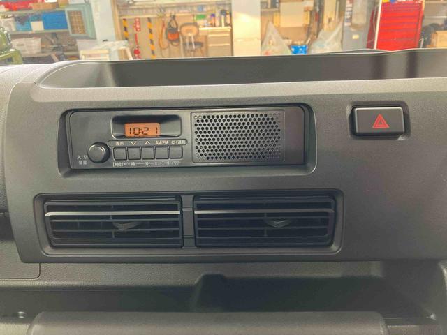 ハイゼットトラックスタンダード　農用スペシャル届出済未使用車　元展示車　４ＷＤ　マニュアル車　衝突被害軽減システム　アイドリングストップ　運転席エアバッグ　助手席エアバッグ　レーンキープアシスト　誤発進抑制機能　オートマチックハイビーム　パワステ（長崎県）の中古車