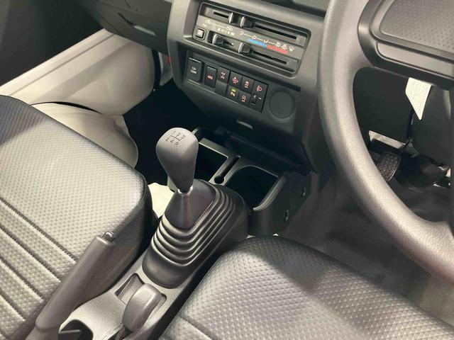 ハイゼットトラックスタンダード　農用スペシャル届出済未使用車　元展示車　４ＷＤ　マニュアル車　衝突被害軽減システム　アイドリングストップ　運転席エアバッグ　助手席エアバッグ　レーンキープアシスト　誤発進抑制機能　オートマチックハイビーム　パワステ（長崎県）の中古車