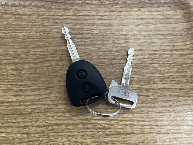 ハイゼットカーゴDX4WD 1オーナー 衝突安全ボディ キーレスキー 両側スライドドア アイドリングストップ オートマチックハイビーム オートライト レーンアシスト 運転席エアバッグ 助手席エアバッグ(長崎県)の中古車