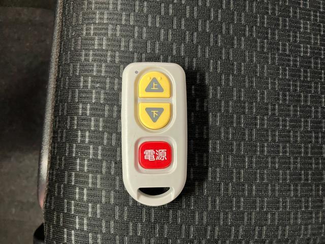 トールシートリフトX元試乗車 福祉車両 シートリフト車 電動格納ミラー Wエアバッグ オートライト 衝突被害軽減システム スマートキー アイドリングストップ ABS プッシュスタート 片側電動両側スライドドア(長崎県)の中古車