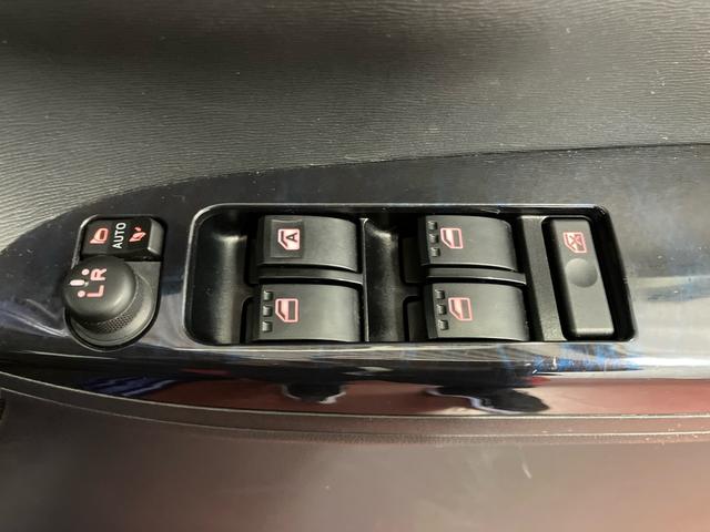タントカスタムＸ　トップエディションＳＡIII下取車　電動格納ミラー　スマートキー　レーンアシスト　ＬＥＤヘッドランプ　アイドリングストップ　ベンチシート　オートライト　衝突被害軽減システム　片側電動両側スライドドア（長崎県）の中古車