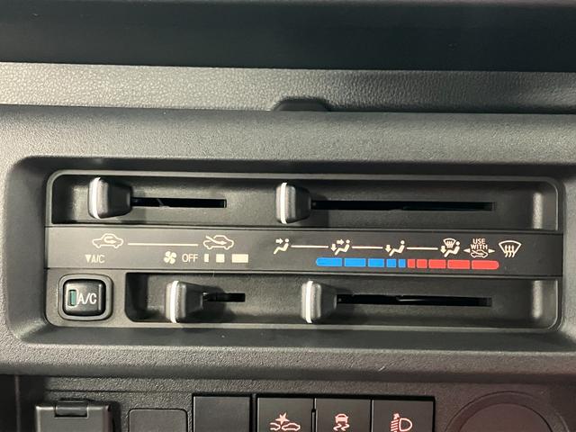 ハイゼットトラックスタンダード届出済未使用車　元展示車　２ＷＤ　マニュアル車　禁煙　ワンオーナー　レーンキープアシスト　衝突被害軽減システム　エアコン　パワーステアリング　運転席エアバッグ　助手席エアバッグ　アイドリングストップ（長崎県）の中古車