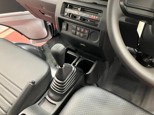 ハイゼットトラックスタンダード届出済未使用車　元展示車　２ＷＤ　マニュアル車　禁煙　ワンオーナー　レーンキープアシスト　衝突被害軽減システム　エアコン　パワーステアリング　運転席エアバッグ　助手席エアバッグ　アイドリングストップ（長崎県）の中古車