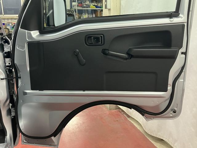 ハイゼットトラックスタンダード届出済未使用車　元展示車　２ＷＤ　マニュアル車　禁煙　ワンオーナー　レーンキープアシスト　衝突被害軽減システム　エアコン　パワーステアリング　運転席エアバッグ　助手席エアバッグ　アイドリングストップ（長崎県）の中古車