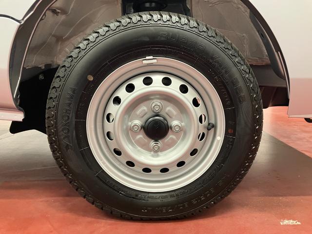 ハイゼットトラックスタンダード届出済未使用車　元展示車　２ＷＤ　マニュアル車　禁煙　ワンオーナー　レーンキープアシスト　衝突被害軽減システム　エアコン　パワーステアリング　運転席エアバッグ　助手席エアバッグ　アイドリングストップ（長崎県）の中古車