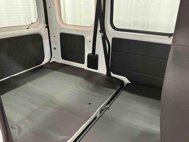 ハイゼットカーゴＤＸ元展示車　衝突安全ボディ　キーレス　両側スライドドア　アイドリングストップ　オートライト　オートマチックハイビーム　ＥＳＣ　レーンアシスト　運転席エアバッグ　助手席エアバッグ　ＡＢＳ（長崎県）の中古車