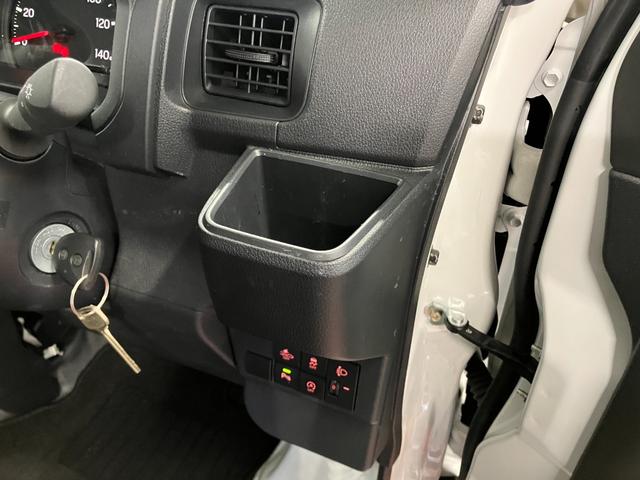 ハイゼットカーゴＤＸ元試乗車　衝突回避支援ブレーキ　衝突安全ボディ　キーレスエントリー　アイドリングストップ　運転席助手席エアバック　レーンアシスト　オートライト　１オーナー　記録簿　ＡＢＳ（長崎県）の中古車
