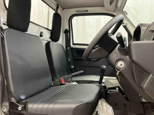 ハイゼットトラックスタンダード届出済未使用車　元展示車　２ＷＤ　ＣＶＴ車　１オーナー　衝突被害軽減システム　パワステ　エアコン　運転席エアバッグ　助手席エアバッグ　禁煙　アイドルストップ　ＥＳＣ　ＡＢＳ　オートライト（長崎県）の中古車