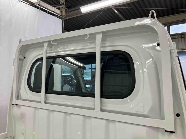 ハイゼットトラックスタンダード届出済未使用車　元展示車　２ＷＤ　ＣＶＴ車　１オーナー　衝突被害軽減システム　パワステ　エアコン　運転席エアバッグ　助手席エアバッグ　禁煙　アイドルストップ　ＥＳＣ　ＡＢＳ　オートライト（長崎県）の中古車