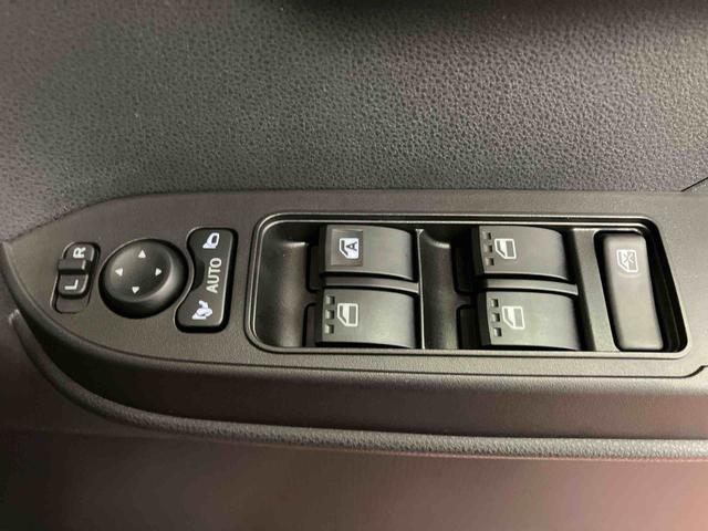 タントカスタムＸ届出済未使用車　元展示車　衝突被害軽減システム　車線逸脱防止　アイドリングストップ　禁煙　ＬＥＤヘッドランプ　１オーナー　シートヒーター　オートマチックハイビーム　電動格納ミラー　スマートキー（長崎県）の中古車