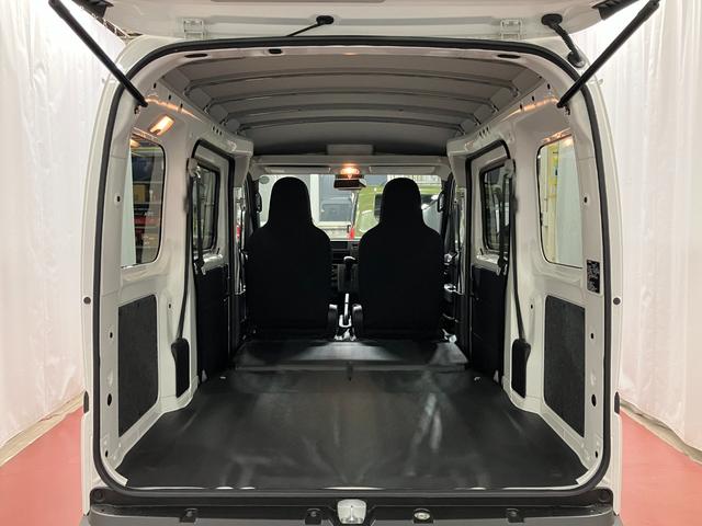 ハイゼットカーゴＤＸ届出済未使用車　展示車　誤発進抑制　禁煙　両側スライド　デュアルエアバッグ　キーフリーシステム　レーンアシスト　横滑り防止機能　ワンオーナー車　安全ボディ　アイドリングストップ　オートライト　記録簿（長崎県）の中古車