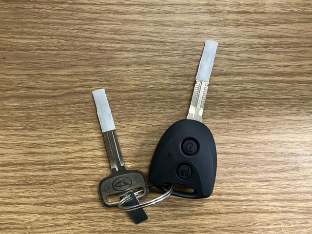 ハイゼットカーゴＤＸ届出済未使用車　展示車　誤発進抑制　禁煙　両側スライド　デュアルエアバッグ　キーフリーシステム　レーンアシスト　横滑り防止機能　ワンオーナー車　安全ボディ　アイドリングストップ　オートライト　記録簿（長崎県）の中古車