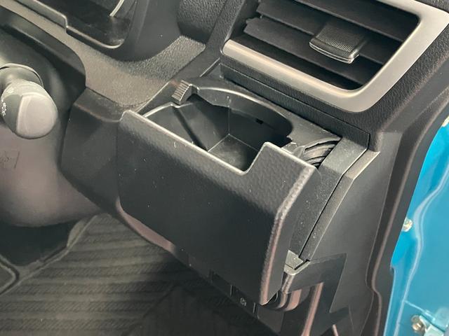 トールカスタムＧひょう害車　元試乗車　盗難防止システム　誤発進抑制機能　電動格納ミラー　エコアイドル　両席エアバック　ＬＥＤランプ　キーフリー　アルミホイール　エアバック　両側自動ドア　ワンオーナー　オートハイビーム（長崎県）の中古車