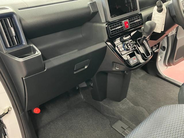 タントカスタムＸひょう害車　届出済未使用車　展示車　アイドリングストップ　両パワースライドドア　シートヒーター付き　スマートキー＆プッシュスタート　ハイビームアシスト　禁煙　オートライト　レーンキープ　盗難防止装置（長崎県）の中古車