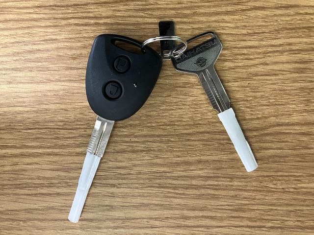ミライースＸ　リミテッドＳＡIIIひょう害車　届出済未使用車　元展示車　衝突被害軽減システム　キーレス　アイドリングストップ　衝突安全ボディ　オートライト　ＬＥＤヘッドランプ　電動格納式ドアミラー　整備記録簿（長崎県）の中古車
