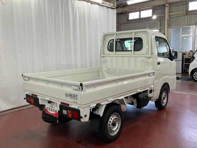 ハイゼットトラックスタンダード届出済未使用車　元展示車　２ＷＤ　ＭＴ車　禁煙　衝突被害軽減システム　アイドリングストップ　運転席エアバッグ　助手席エアバッグ　エアコン　パワステ　メンテナンスノート　オートライト　オートハイビーム（長崎県）の中古車