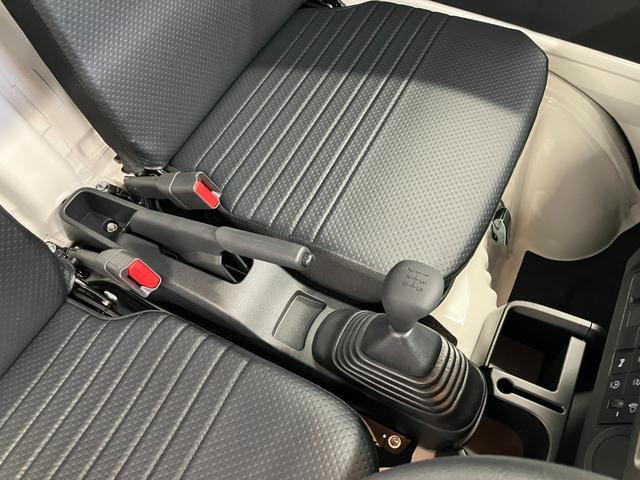 ハイゼットトラックスタンダード届出済未使用車　元展示車　２ＷＤ　ＭＴ車　禁煙　衝突被害軽減システム　アイドリングストップ　運転席エアバッグ　助手席エアバッグ　エアコン　パワステ　メンテナンスノート　オートライト　オートハイビーム（長崎県）の中古車