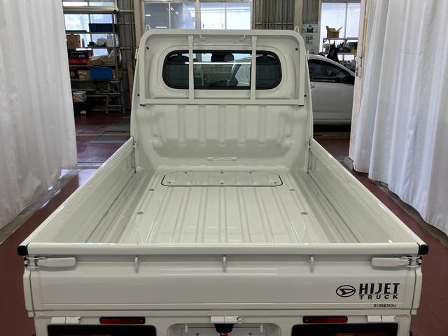 ハイゼットトラックスタンダード届出済未使用車　元展示車　２ＷＤ　ＭＴ車　禁煙　衝突被害軽減システム　アイドリングストップ　運転席エアバッグ　助手席エアバッグ　エアコン　パワステ　メンテナンスノート　オートライト　オートハイビーム（長崎県）の中古車