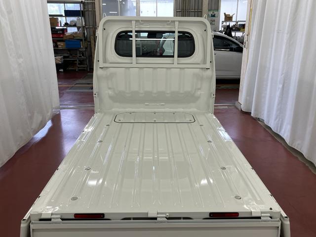ハイゼットトラックスタンダード届出済未使用車　元展示車　２ＷＤ　ＭＴ車　禁煙　衝突被害軽減システム　アイドリングストップ　運転席エアバッグ　助手席エアバッグ　エアコン　パワステ　メンテナンスノート　オートライト　オートハイビーム（長崎県）の中古車
