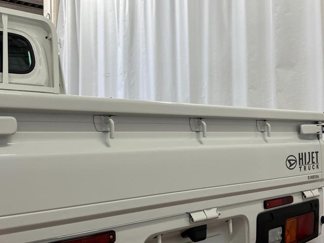 ハイゼットトラックスタンダード届出済未使用車　元展示車　２ＷＤ　ＭＴ車　禁煙　衝突被害軽減システム　アイドリングストップ　運転席エアバッグ　助手席エアバッグ　エアコン　パワステ　メンテナンスノート　オートライト　オートハイビーム（長崎県）の中古車