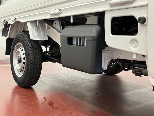 ハイゼットトラックスタンダード届出済未使用車　元展示車　２ＷＤ　ＭＴ車　禁煙　衝突被害軽減システム　アイドリングストップ　運転席エアバッグ　助手席エアバッグ　エアコン　パワステ　メンテナンスノート　オートライト　オートハイビーム（長崎県）の中古車