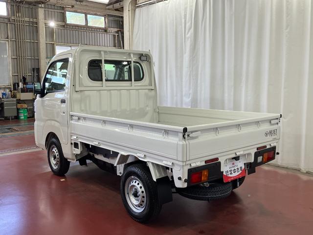 ハイゼットトラックスタンダード　農用スペシャル届出済未使用車　元展示車　４ＷＤ　マニュアル車　車線逸脱警報装置　衝突被害軽減システム　オートハイビーム　横滑り防止　オートライト　エアコン　運転席エアバッグ　パワーステアリング　アイドリングストップ（長崎県）の中古車