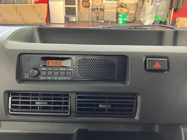 ハイゼットトラックスタンダード　農用スペシャル届出済未使用車　元展示車　４ＷＤ　マニュアル車　車線逸脱警報装置　衝突被害軽減システム　オートハイビーム　横滑り防止　オートライト　エアコン　運転席エアバッグ　パワーステアリング　アイドリングストップ（長崎県）の中古車