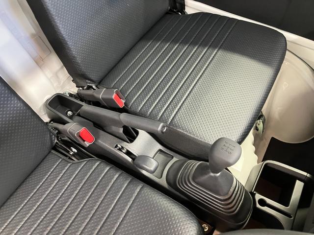 ハイゼットトラックスタンダード　農用スペシャル届出済未使用車　元展示車　４ＷＤ　マニュアル車　車線逸脱警報装置　衝突被害軽減システム　オートハイビーム　横滑り防止　オートライト　エアコン　運転席エアバッグ　パワーステアリング　アイドリングストップ（長崎県）の中古車