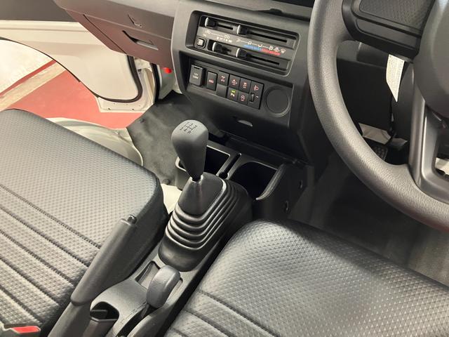 ハイゼットトラックスタンダード　農用スペシャル届出済未使用車　元展示車　４ＷＤ　マニュアル車　車線逸脱警報装置　衝突被害軽減システム　オートハイビーム　横滑り防止　オートライト　エアコン　運転席エアバッグ　パワーステアリング　アイドリングストップ（長崎県）の中古車