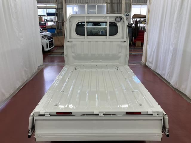 ハイゼットトラックスタンダード　農用スペシャル届出済未使用車　元展示車　４ＷＤ　マニュアル車　車線逸脱警報装置　衝突被害軽減システム　オートハイビーム　横滑り防止　オートライト　エアコン　運転席エアバッグ　パワーステアリング　アイドリングストップ（長崎県）の中古車