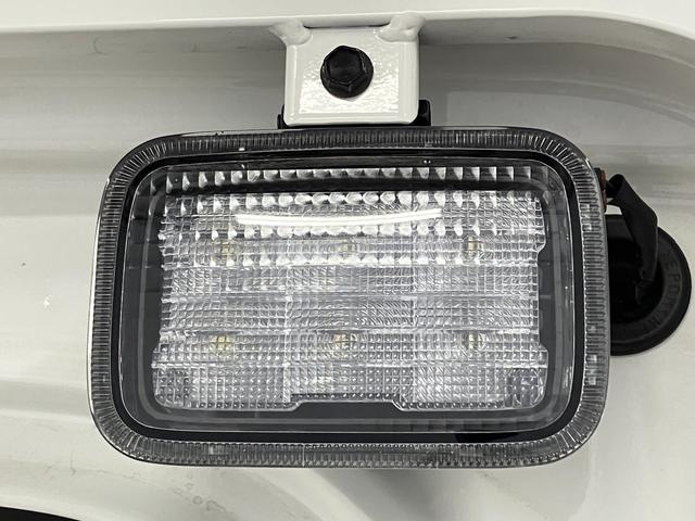 ハイゼットトラックスタンダード　農用スペシャル届出済未使用車　元展示車　４ＷＤ　マニュアル車　車線逸脱警報装置　衝突被害軽減システム　オートハイビーム　横滑り防止　オートライト　エアコン　運転席エアバッグ　パワーステアリング　アイドリングストップ（長崎県）の中古車