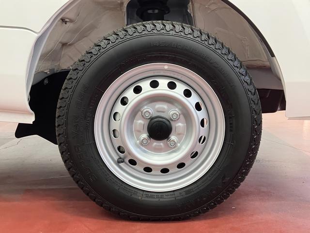 ハイゼットトラックスタンダード　農用スペシャル届出済未使用車　元展示車　４ＷＤ　マニュアル車　車線逸脱警報装置　衝突被害軽減システム　オートハイビーム　横滑り防止　オートライト　エアコン　運転席エアバッグ　パワーステアリング　アイドリングストップ（長崎県）の中古車