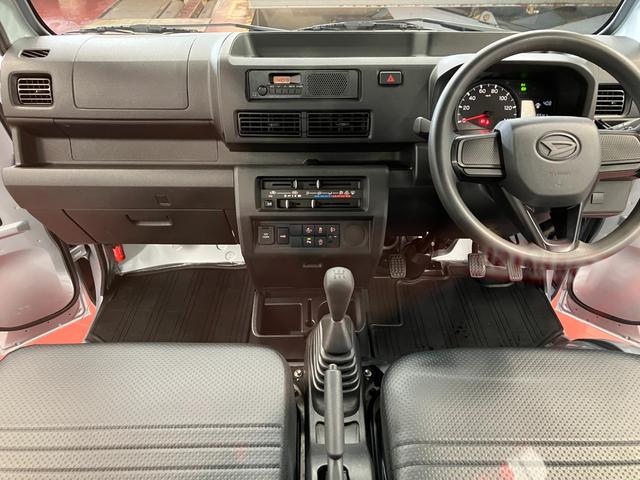 ハイゼットトラックスタンダード１オーナー　４ＷＤ　ＭＴ車　アイドリングストップ　運転席エアバッグ　助手席エアバッグ　横滑り防止装置　オートライト　エアコン　衝突被害軽減システム　パワステ　車線逸脱警報　整備記録簿　ＡＢＳ（長崎県）の中古車